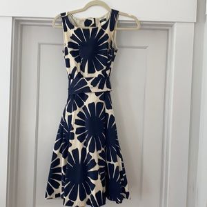 J. CREW blue and cream patterned sleeveless dress with detachable bow, size 0